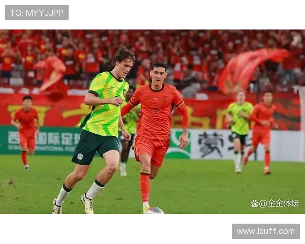 足球明星赠送球鞋遭抢走事件引发关注球迷与社会反响热烈